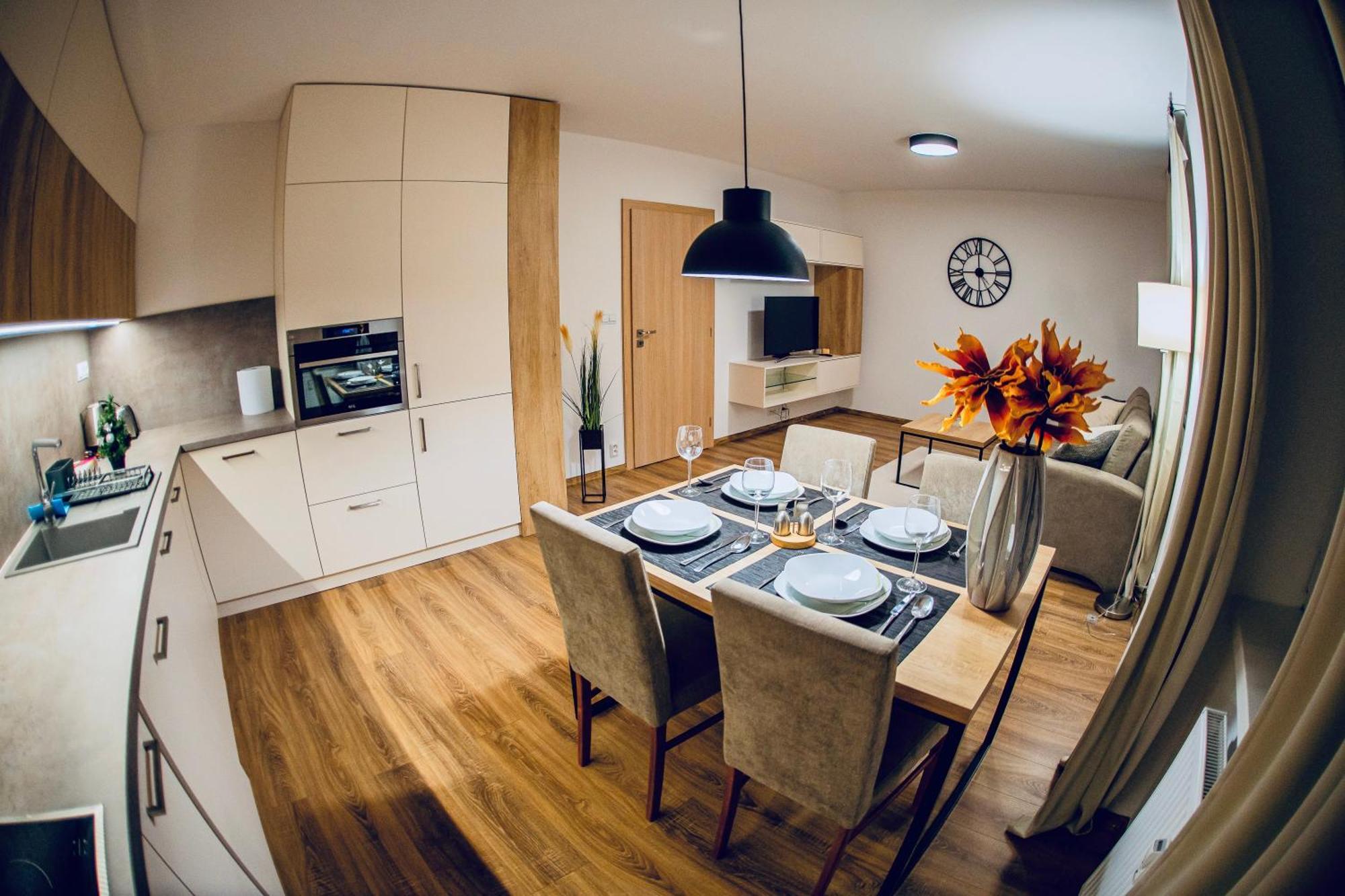 Old Town City Center Apartment 1 - Private Parking Included Кошице Экстерьер фото